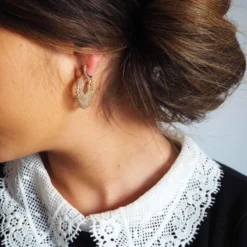 Boucles D'oreilles Créoles Aylin Plaqué Or - Pomme Cannelle 5 Boucles D'oreilles Créoles Aylin Plaqué Or - Pomme Cannelle -Bijoux Fantaisie boucles d oreilles creoles aylin plaque or pomme cannelle 1