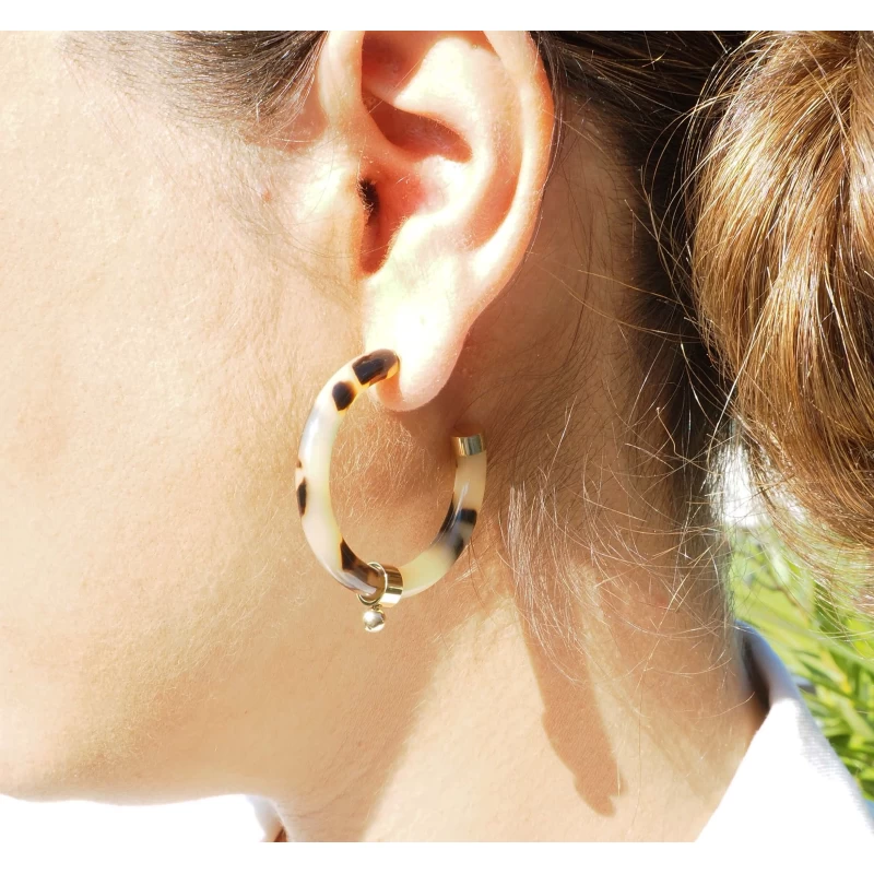 Boucles D'oreilles Créoles Boule Acétate Léopard - Zag Bijoux 4 Boucles D'oreilles Créoles Boule Acétate Léopard - Zag Bijoux – Image 2