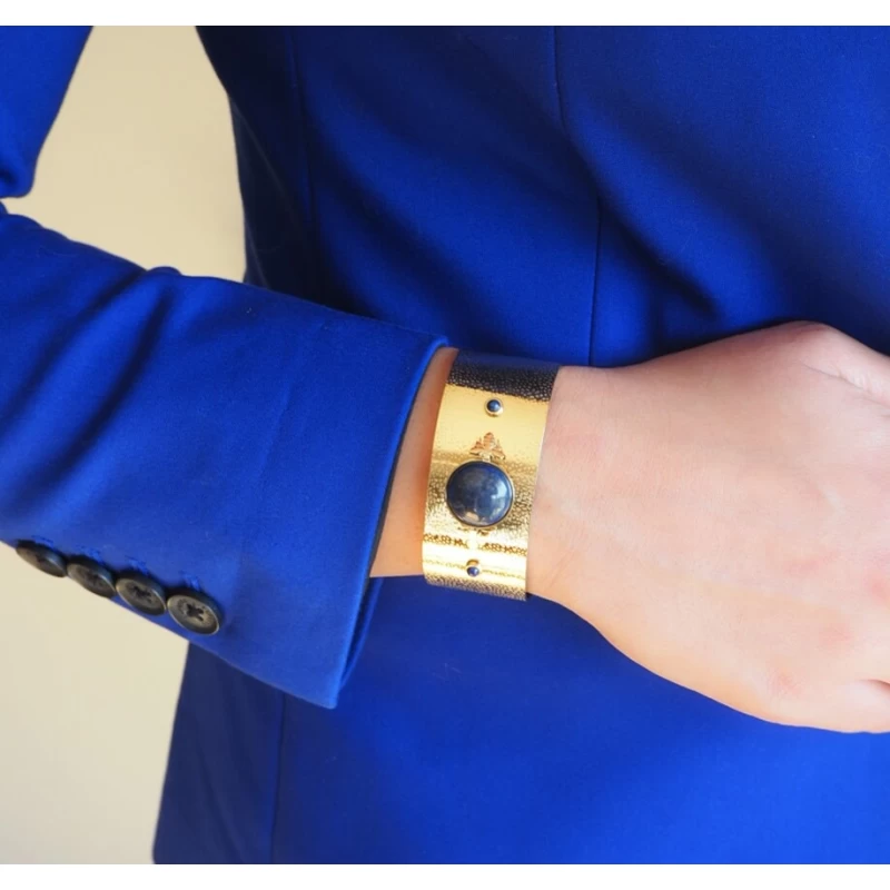 Bracelet Manchette Bee Bleue En Acier Or - Zag Bijoux 4 Bracelet Manchette Bee Bleue En Acier Or - Zag Bijoux – Image 2