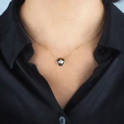 Collier Black Star En Acier Doré - Zag Bijoux -Bijoux Fantaisie collier black star en acier dore zag bijoux 1