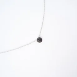 Collier Pastille Shiny Noir En Argent - Pomme Cannelle -Bijoux Fantaisie collier pastille shiny noir en argent pomme cannelle 1